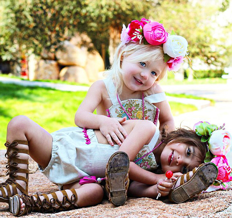 美國2歲蘿莉姐妹花走紅時(shí)尚圈 美國2歲蘿莉姐妹花走紅時(shí)尚圈