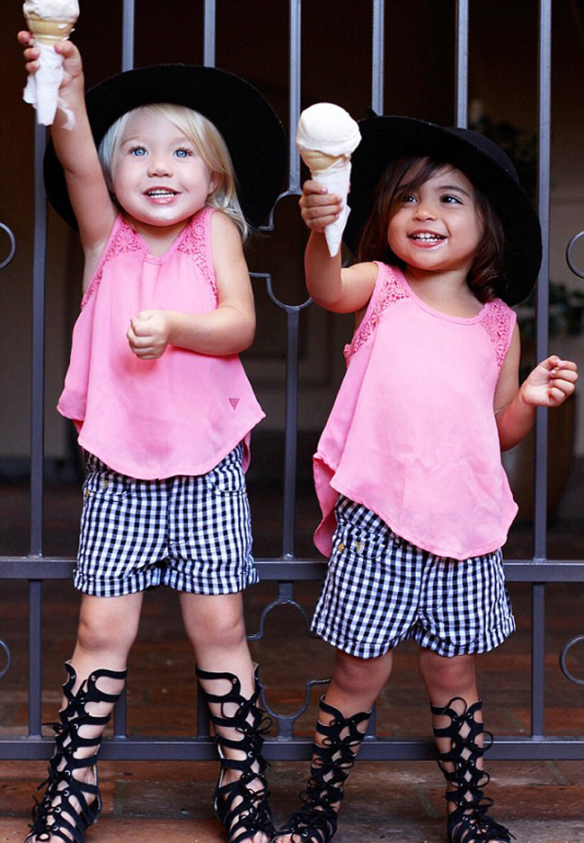 美國2歲蘿莉姐妹花走紅時(shí)尚圈 美國2歲蘿莉姐妹花走紅時(shí)尚圈