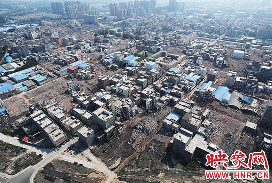 震驚！航拍鄭州城中村拆遷 宛如“地震災區(qū)”