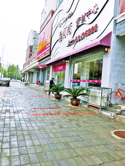 土地5次被查封沒(méi)預(yù)售證 中牟“星河灣”照常售樓 土地5次被查封沒(méi)預(yù)售證 中牟“星河灣”照常售樓