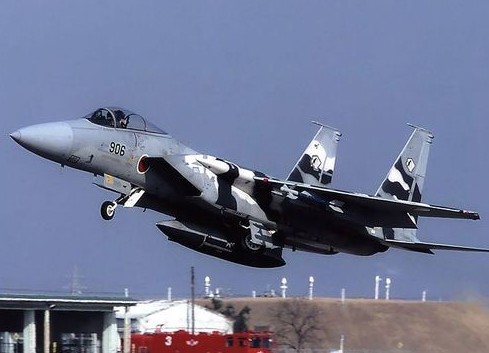 資料圖：日本空軍自衛(wèi)隊F15戰(zhàn)機。