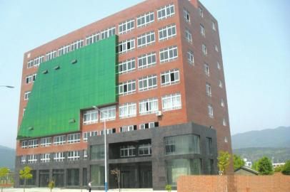 主體已完工的社區(qū)服務(wù)中心。