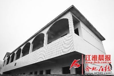 事發(fā)小學(xué)。晨報(bào)記者 高博 攝