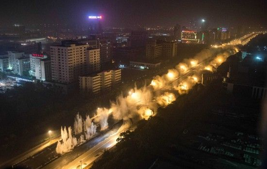 沌陽高架爆破瞬間。