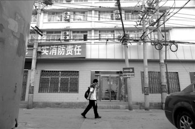 北京工商學(xué)院注冊(cè)地址西城區(qū)大醬坊胡同3號(hào)院，已經(jīng)是其他單位的辦公地點(diǎn)。　　京華時(shí)報(bào)記者潘之望攝