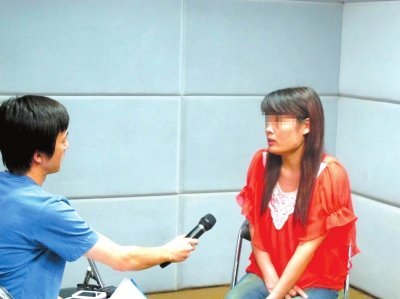 醫(yī)藥代表王慧在接受媒體采訪。記者 袁國(guó)禮/攝