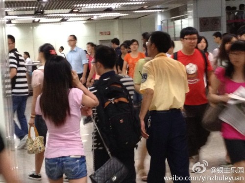 7月22日早上，上海地鐵6號線浦電路站，一男一女發(fā)生激烈口角，女子“指證”男子系“色狼”。