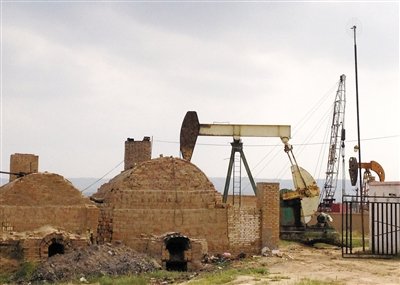 正在作業(yè)的揭蓋井，位于定邊縣紅柳溝鎮(zhèn)紅柳溝村。