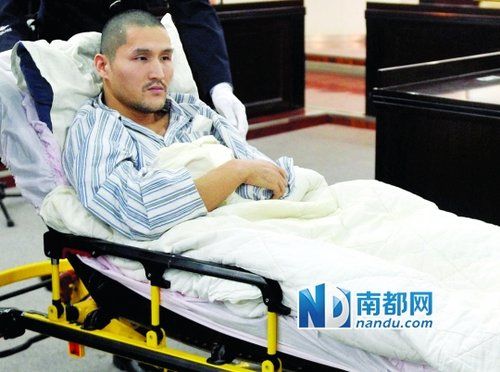 被告人冀中星在法庭上。