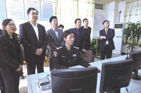 國家民政部農(nóng)村社區(qū)驗收評估組對南海區(qū)農(nóng)村社區(qū)建設進行檢查驗收。