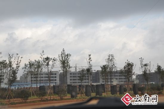 2010年11月的時候，爭議土地上已經(jīng)是密布的高樓群。