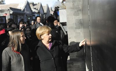 2012年2月2日，北京，默克爾來到南鑼鼓巷游覽。