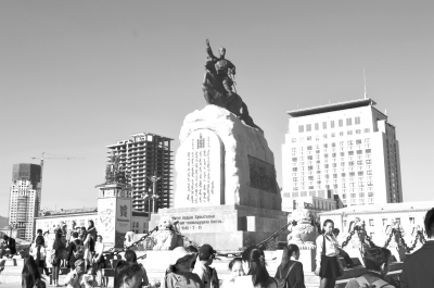 　圖為烏蘭巴托市成吉思汗廣場一角。 馬振華攝