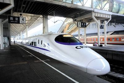 　白皮車 動(dòng)車，高鐵基本全白色