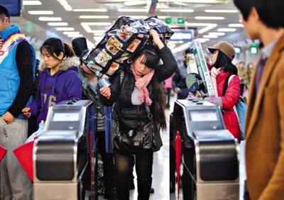 “網(wǎng)絡(luò)黃?！迸浒僬讓拵屍?0.1秒發(fā)現(xiàn)退票