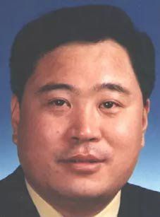 【盤點】“紅色通緝令”嫌犯在國外如何揮霍？