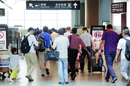 近期乘飛機(jī)應(yīng)留足更多的時(shí)間以免誤機(jī)。/晨報(bào)記者 殷立勤