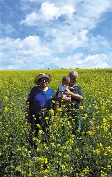 事故之前，老兩口的合影，李春同說(shuō)，老兩口一輩子很少一起照相。家屬供圖