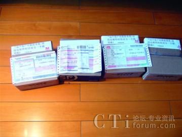 新聞晨報(bào)調(diào)查:順豐EMS等快遞員收件無(wú)一微笑 新聞晨報(bào)調(diào)查:順豐EMS等快遞員收件無(wú)一微笑