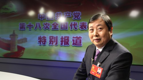 十八大代表，江蘇省江陰市華西村黨委書(shū)記、華西集團(tuán)董事長(zhǎng)吳協(xié)恩