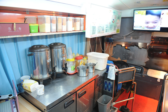 巴士?jī)?nèi)部布置 巴士?jī)?nèi)部布置