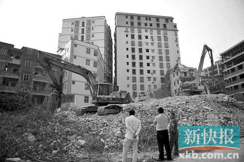 在無數(shù)次專項行動和強拆風(fēng)暴的背后，是衍生出的各色潛規(guī)則。