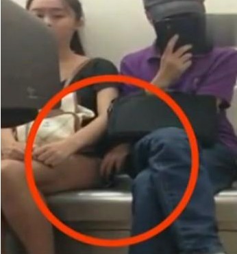 美女地鐵遇咸豬手 美女地鐵遇咸豬手