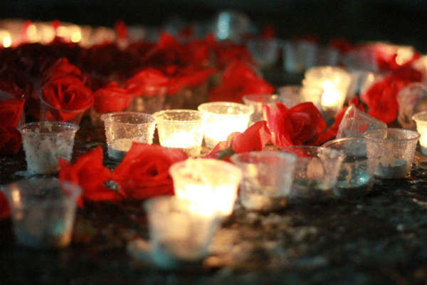 上海財經(jīng)大學蠟燭表白后被潑水現(xiàn)場 上海財經(jīng)大學蠟燭表白后被潑水現(xiàn)場