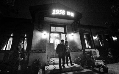 人大校內(nèi)開俄式餐廳2人一餐吃掉半月伙食費(fèi) 人大校內(nèi)開俄式餐廳2人一餐吃掉半月伙食費(fèi)