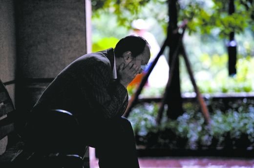 丹丹不能和爸爸進(jìn)行很好的溝通，爸爸傷透了腦筋。