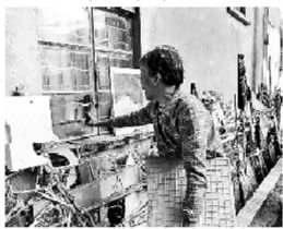 老人家中被盜四次，因而如此來保護(hù)自己