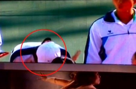 網(wǎng)友曝李娜九運會領獎臺上疑被當眾扇耳光(圖) 網(wǎng)友曝李娜九運會領獎臺上疑被當眾扇耳光(圖)