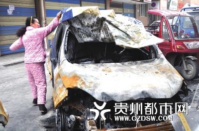 才跑8000公里的車被燒得不成樣子。