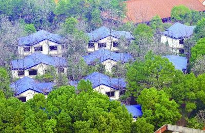 公園爛尾豪華別墅被當(dāng)公廁 曾計劃建度假村 公園爛尾豪華別墅被當(dāng)公廁 曾計劃建度假村
