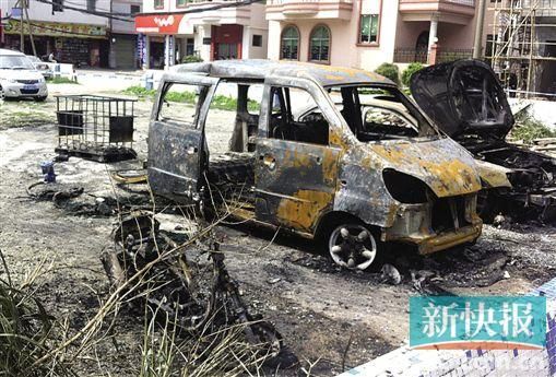 涉事面包車燒剩鐵殼。