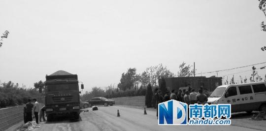 河北武安執(zhí)法人員查超載碾死車主 稱其自行鉆入 河北武安執(zhí)法人員查超載碾死車主 稱其自行鉆入