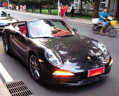 近日，一組“北體大畢業(yè)典禮豪車云集堪比車展”組圖在網(wǎng)絡(luò)爆紅。網(wǎng)絡(luò)截圖