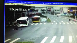 老人倒在路上，最終不治