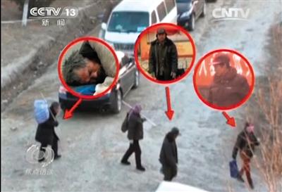 乞討完畢后，各有分工的乞討者們聚在一起，結(jié)伙回到居住地。央視截圖