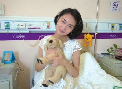 浙江“背母親上大學(xué)”男子手術(shù)變性變?yōu)榕畠荷? style= 浙江“背母親上大學(xué)”男子手術(shù)變性變?yōu)榕畠荷? complete=