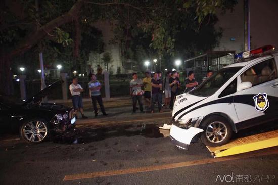 當(dāng)時賓利司機(jī)去筆架山爬山，車停在路邊，剛回來便發(fā)現(xiàn)車輛發(fā)生了事故。