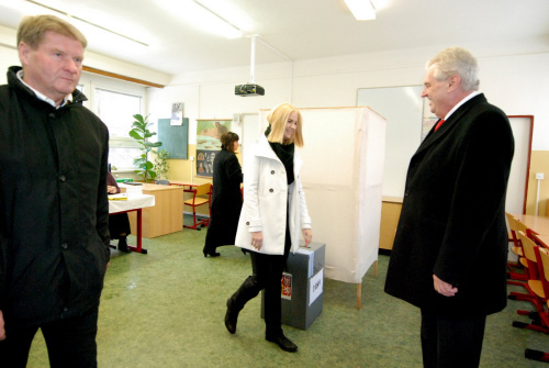 捷克總統(tǒng)直選末輪投票澤曼稱如當(dāng)選不會(huì)見達(dá)賴 捷克總統(tǒng)直選末輪投票澤曼稱如當(dāng)選不會(huì)見達(dá)賴