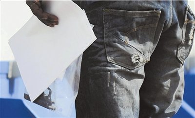 涉案手槍。新華社發(fā)