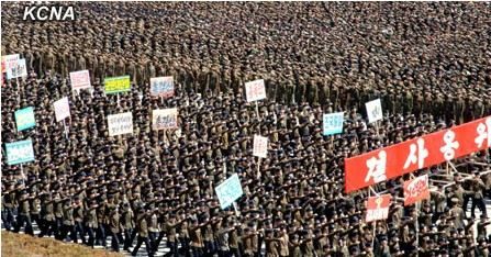 大會結束后，與會群眾舉行示威游行。