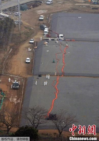 東京電力公司福島第一核電站一儲水池4月5日發(fā)生污水泄漏事故，維修人員自4月6日起，開始使用5臺水泵進行污水轉移作業(yè)，目前已成功轉移13000噸污水，但是仍有47噸發(fā)生了泄露。事故發(fā)生3天以來，泄漏污水總量約167噸。