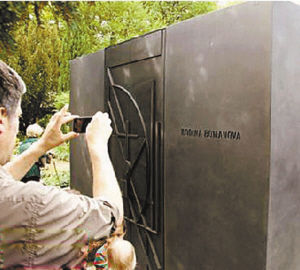 捷克旅行社推“腐敗游”，火了！