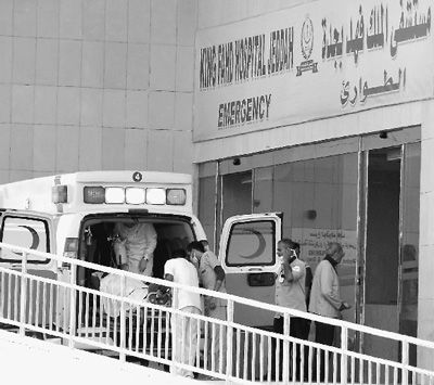 圖為一輛救護車抵達沙特吉達法赫德國王醫(yī)院。