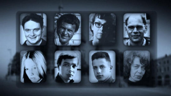 集會(huì)者打出與45年前抗議集會(huì)相同的標(biāo)語“為了你們和我們的自由”。