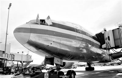 2011年4月5日，美國航空公司為洛杉磯至上海首條直飛航線的開通舉行剪彩儀式。目前，美國航空、美國聯(lián)合航空和達(dá)美航空已經(jīng)向中國提交了飛行計劃。