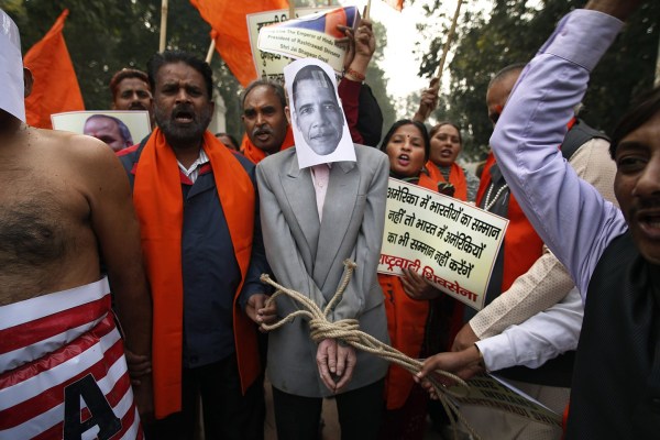 印度新德里民眾憤而示威抗議。